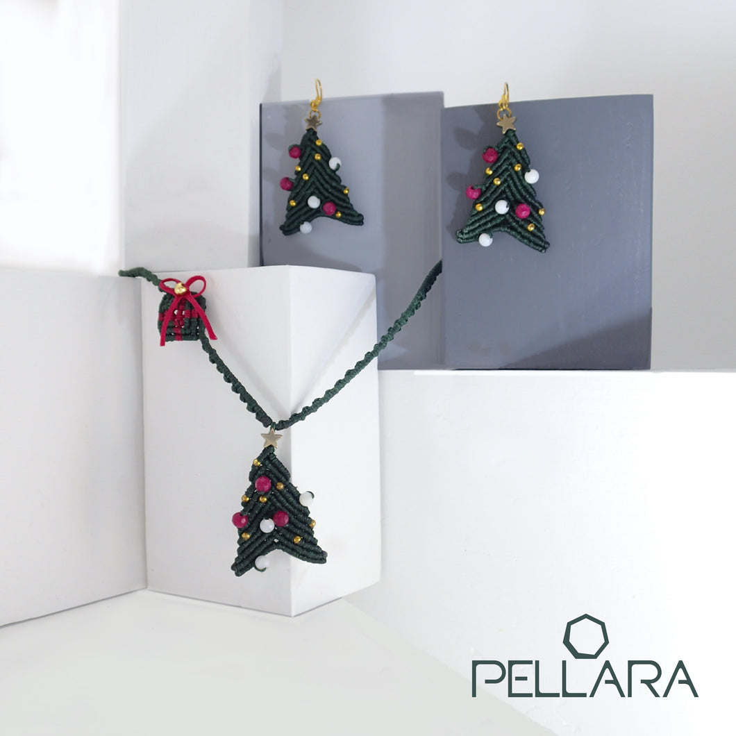 Christmas tree macrame jewellery set, Necklace and earrings, Adjustable, Handmade. Christmas gift