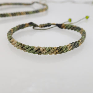 Camouflage green macrame jewellery set, Necklace and bracelet, golden plated stainless steel or Sterling silver pendant. Adjustable, Handmade
