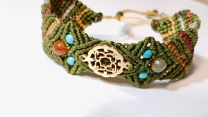 Micro Macrame Bracelet, Circle of Hearts