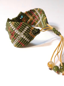 Micro Macrame Bracelet, Circle of Hearts