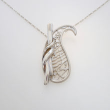 Load image into Gallery viewer, SHIVERS OF HEART, Pendant of Sterling Silver