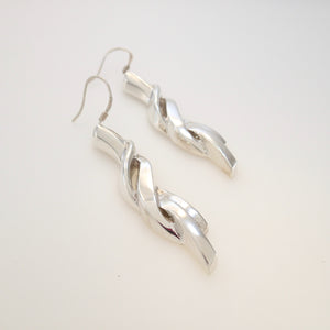SHIVERS OF HEART, Set of Pendant and Earrings, Sterling Silver