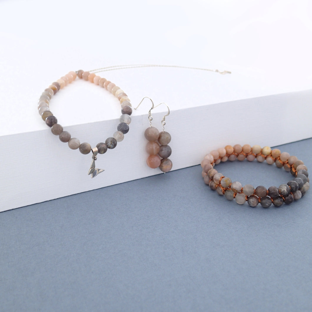 Gemstone jewellery set, Dawn, by Pellara. Made of Sunstone and Moonstone. Birthstone gift for Cancer zodiac. The Crown and sacral chakra.